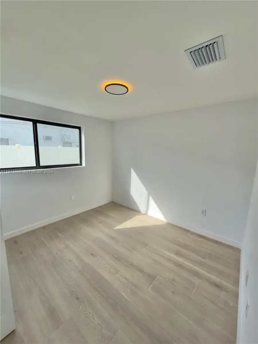 630 NE 166th St # 1, Miami FL 33162 photo 5