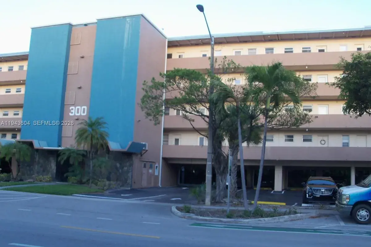 300 NE 14th Ave # 206, Hallandale Beach FL 33009