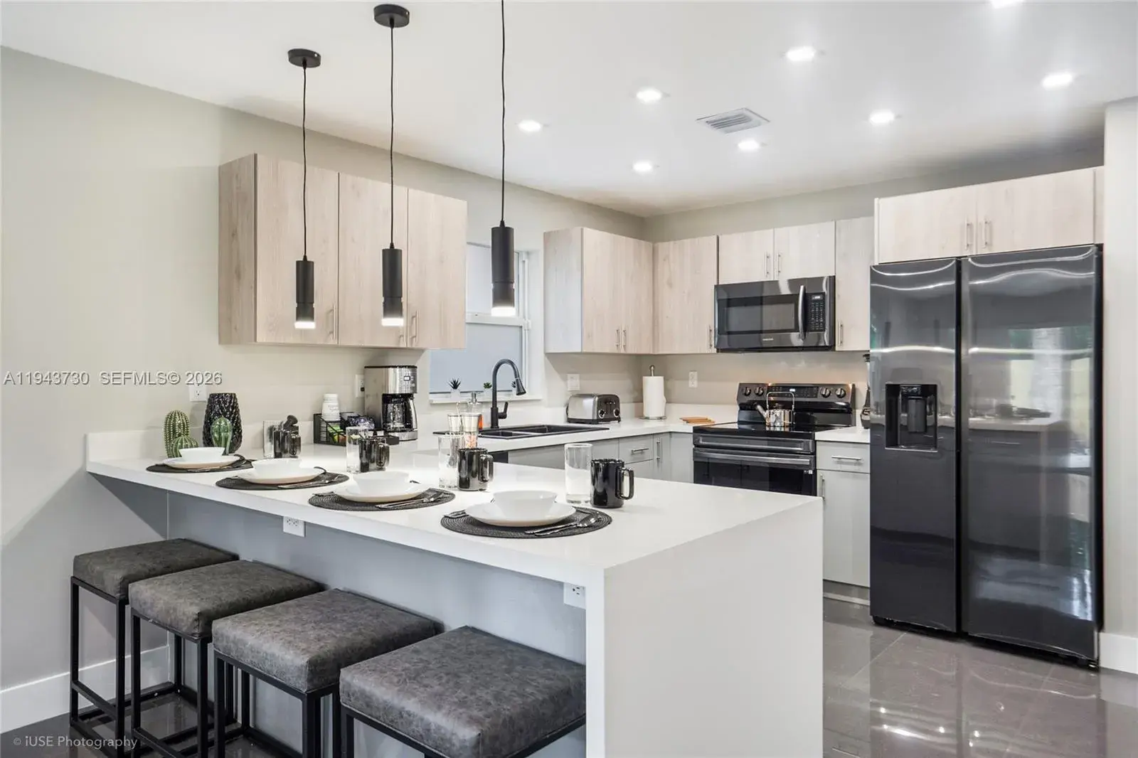 1035 NW 48th St, Miami FL 33127