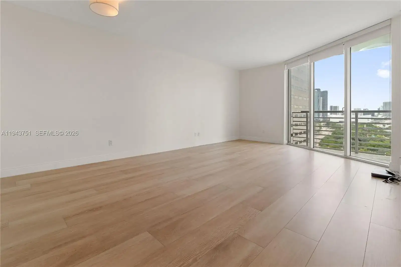 325 S BISCAYNE # 1718, Miami FL 33131 photo 2