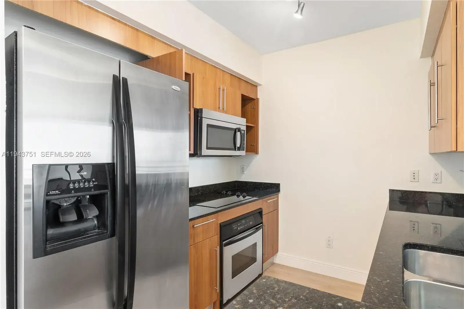 325 S BISCAYNE # 1718, Miami FL 33131 photo 3