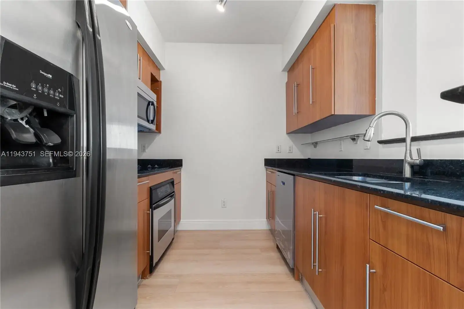325 S BISCAYNE # 1718, Miami FL 33131 photo 4