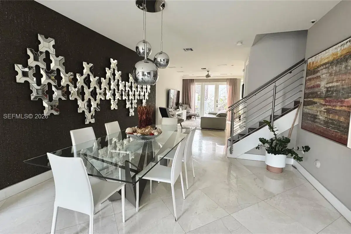 6428 NW 105th Pl, Doral FL 33178