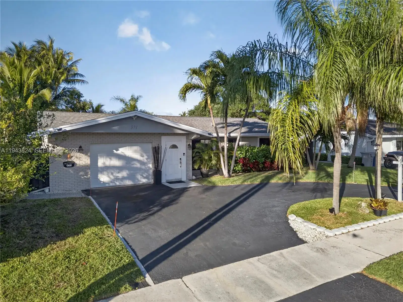 371 SE 3rd St, Pompano Beach FL 33060 photo 2