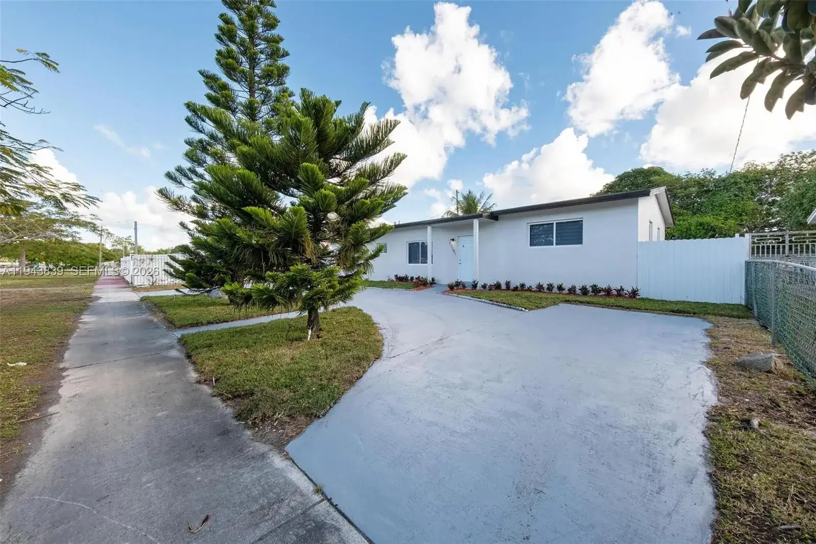 17201 NW 42nd Ave, Miami Gardens FL 33055 photo 2
