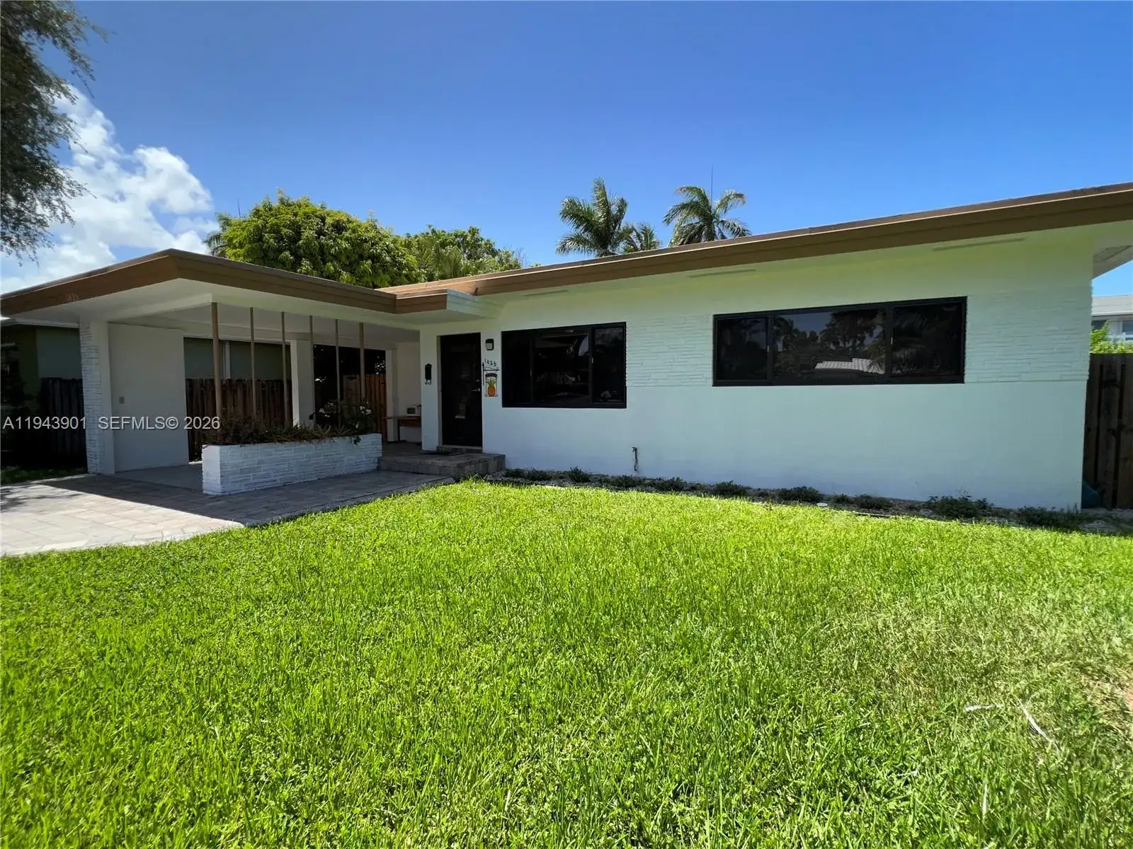 1425 Grant St, Hollywood FL 33020 photo 3