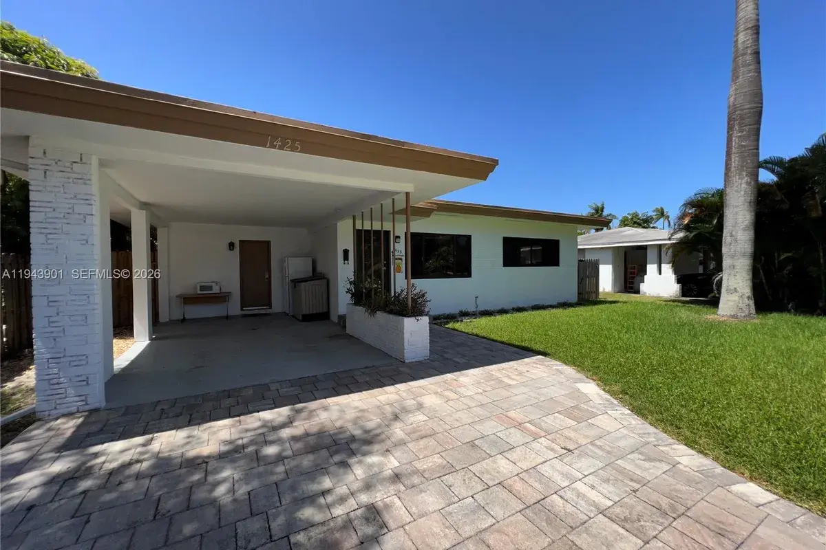 1425 Grant St, Hollywood FL 33020