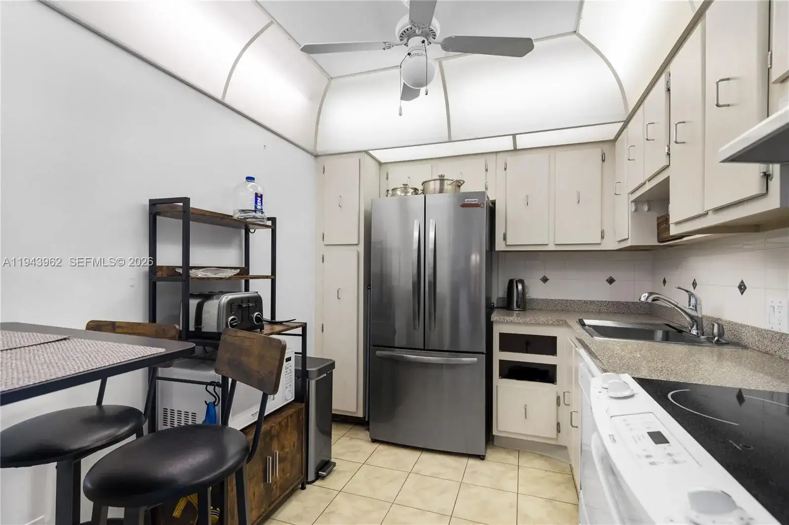 20301 W Country Club Dr # 28, Aventura FL 33180 photo 3
