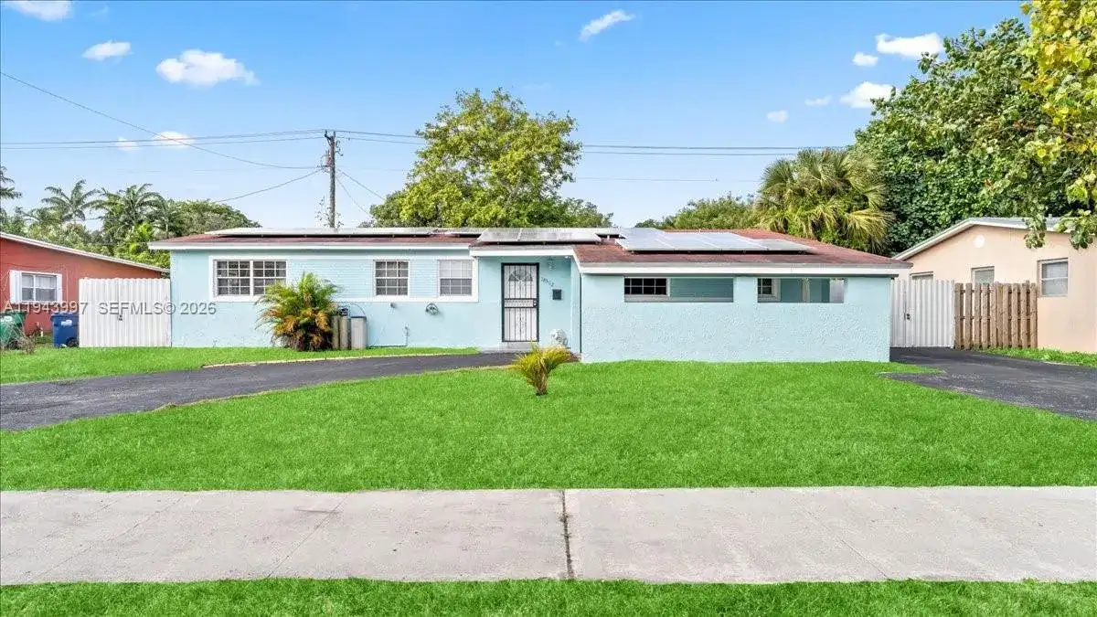 18502 NW 23rd Ct, Miami Gardens FL 33056 photo 2