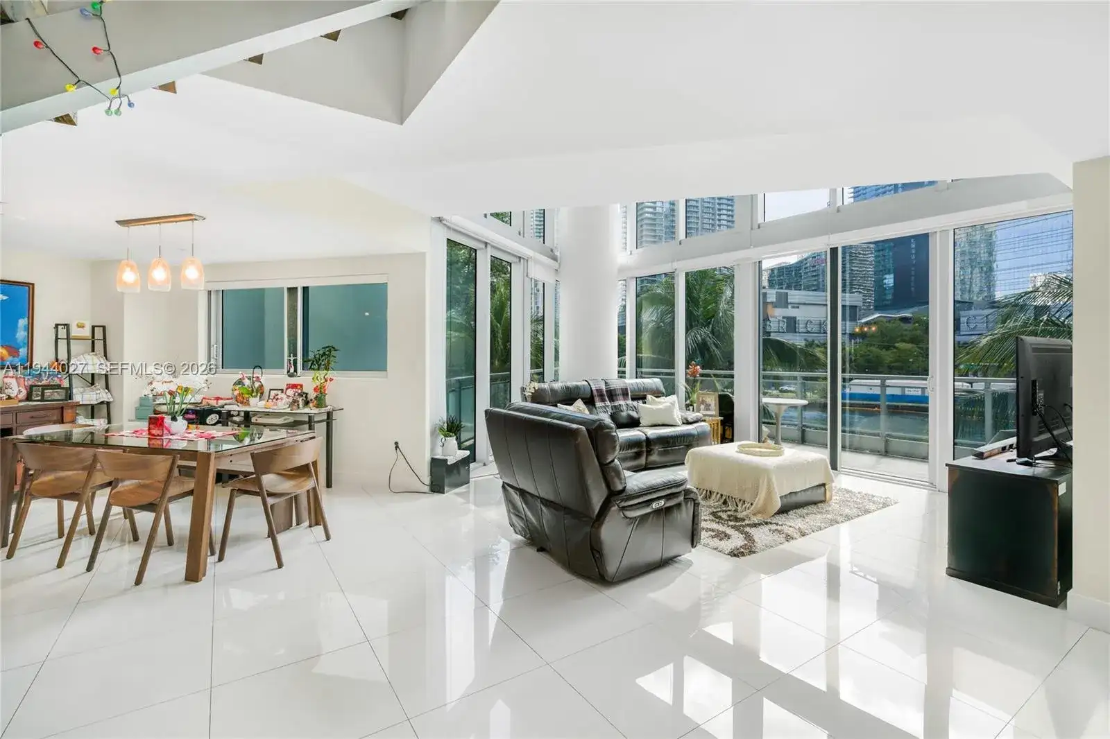 92 SW 3rd St # 306, Miami FL 33130 photo 2