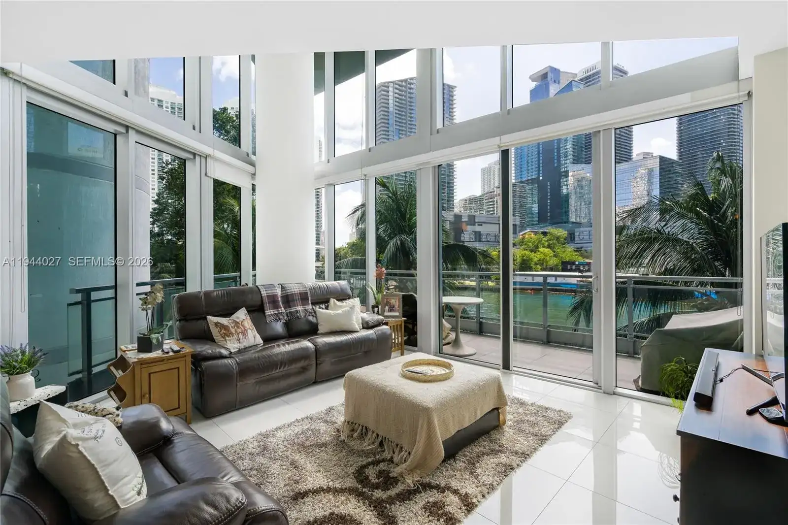 92 SW 3rd St # 306, Miami FL 33130 photo 4