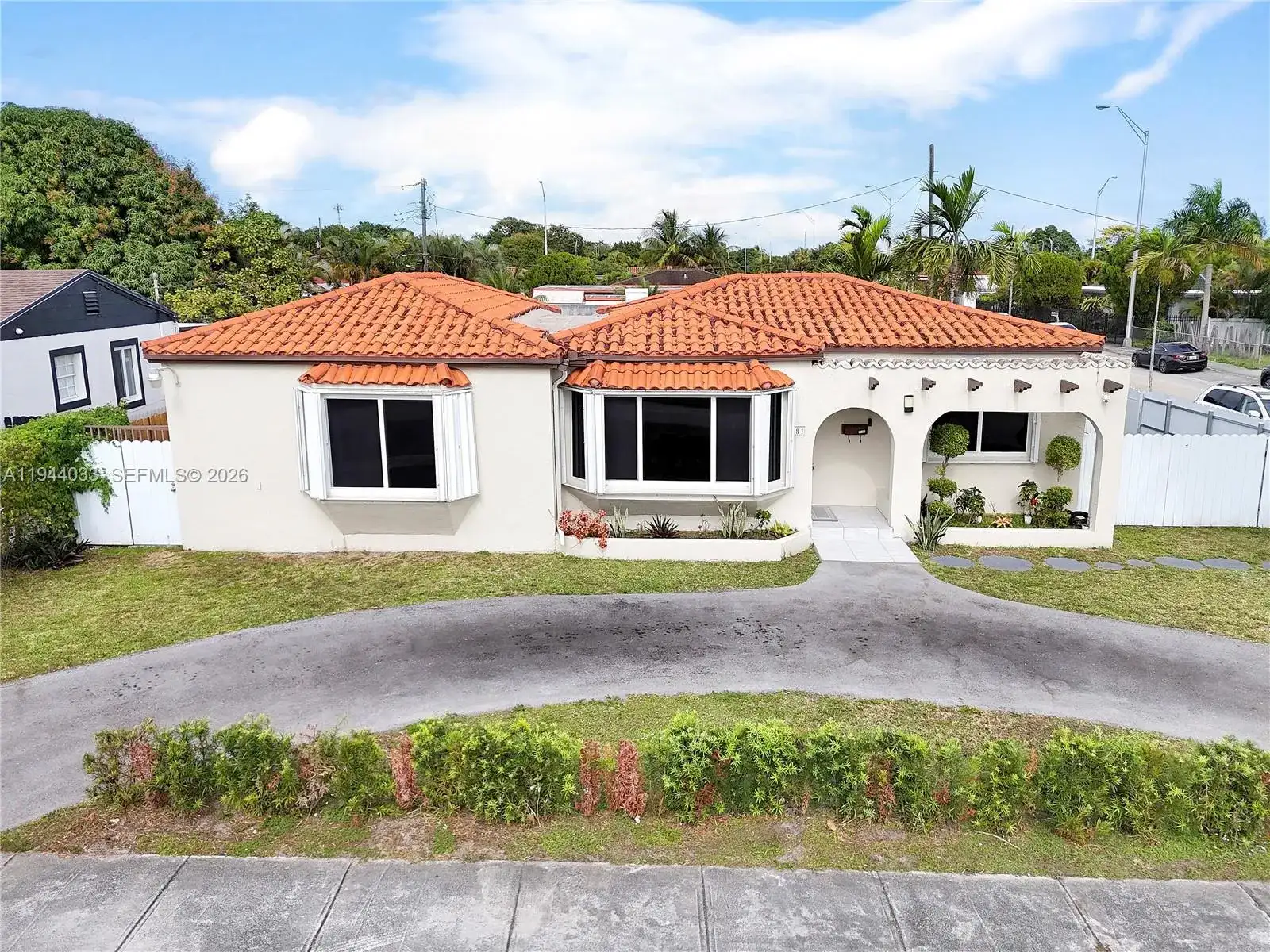 591 SE 5th St, Hialeah FL 33010 photo 2