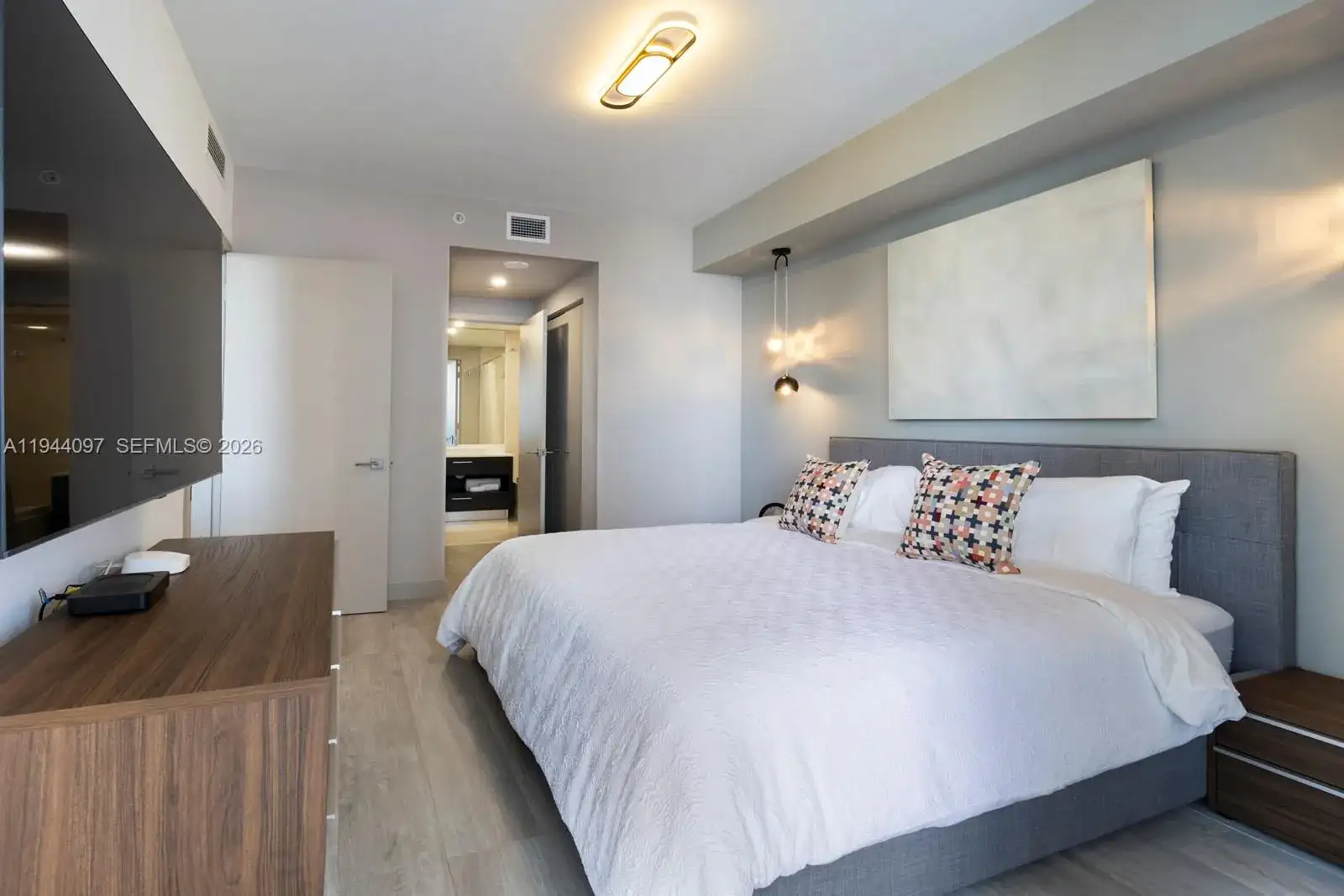 55 SW 9th St # 3010, Miami FL 33130 photo 5