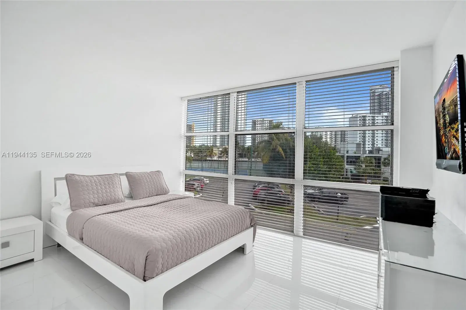 1000 Parkview Dr # 330, Hallandale Beach FL 33009