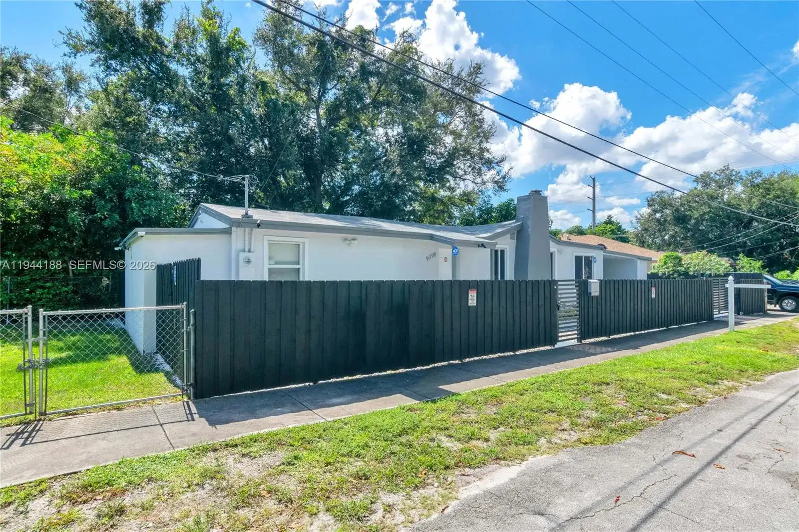 9398 NW 4th Ave, Miami FL 33150 photo 2
