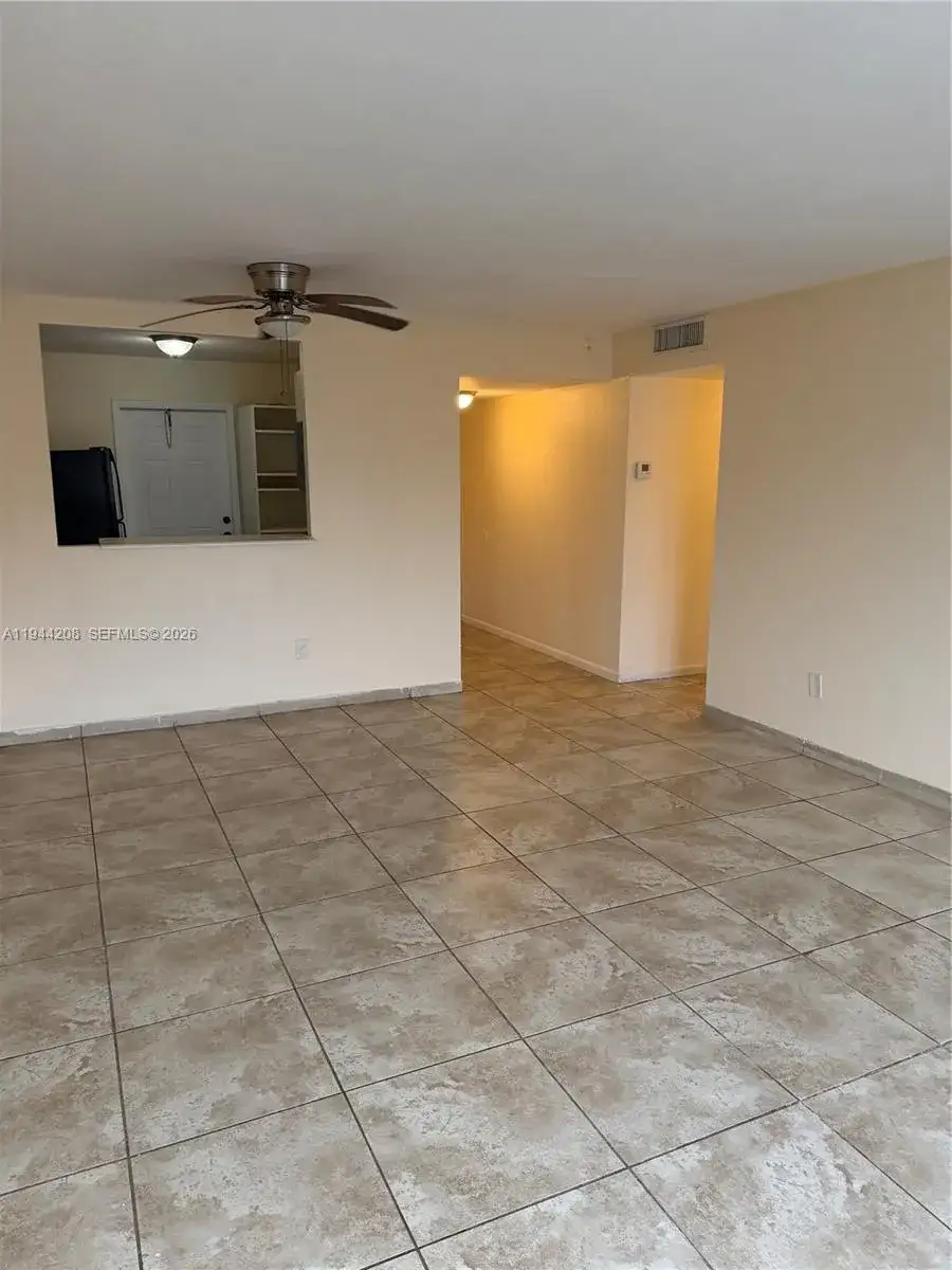 15221 NE 6th Ave # A302, Miami FL 33162 photo 4