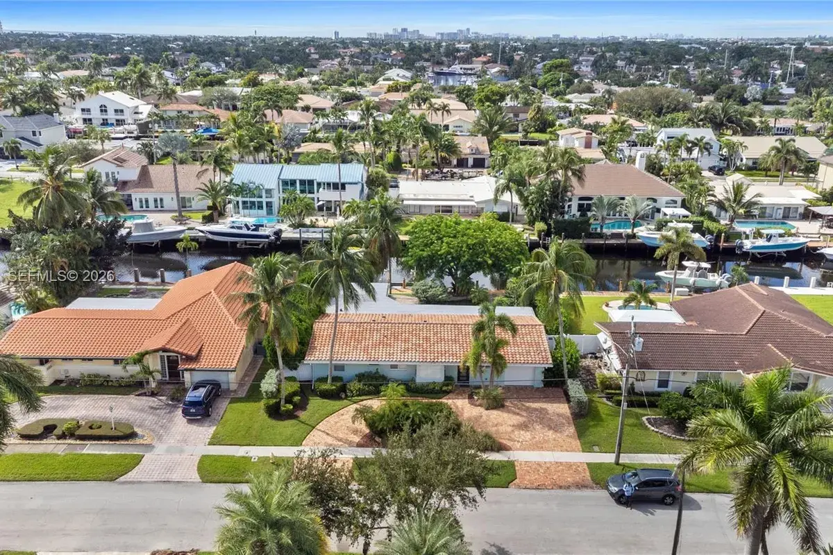 2530 NE 48th St, Lighthouse Point FL 33064