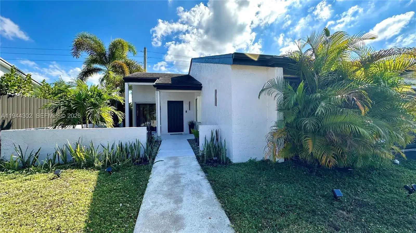 528 SW 166th Ter, Weston FL 33326 photo 2