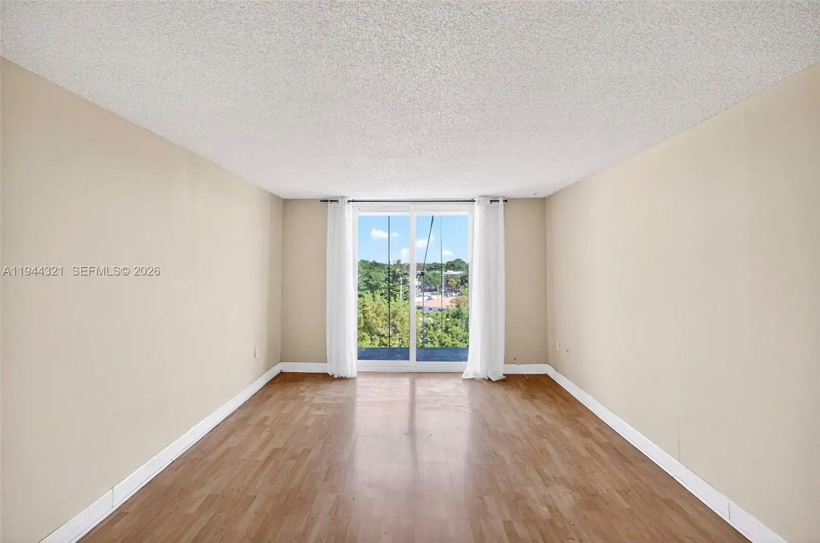 16851 NE 23rd Avenue # 619, North Miami Beach FL 33160 photo 3