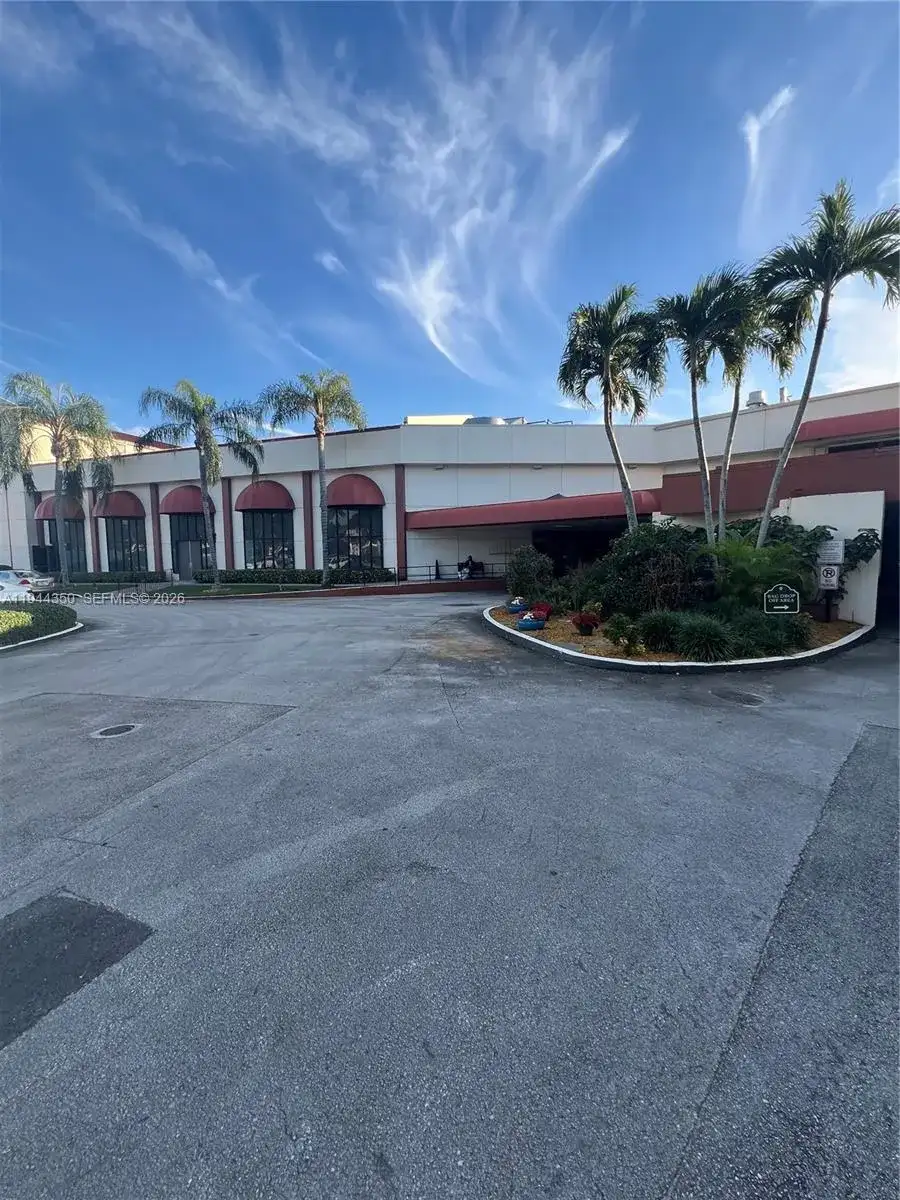 8900 Washington Blvd # 402, Pembroke Pines FL 33025 photo 2