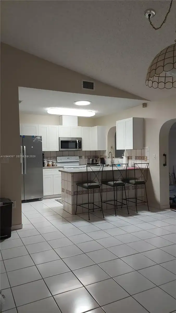 6931 NW 169th Ter, Hialeah FL 33015 photo 3