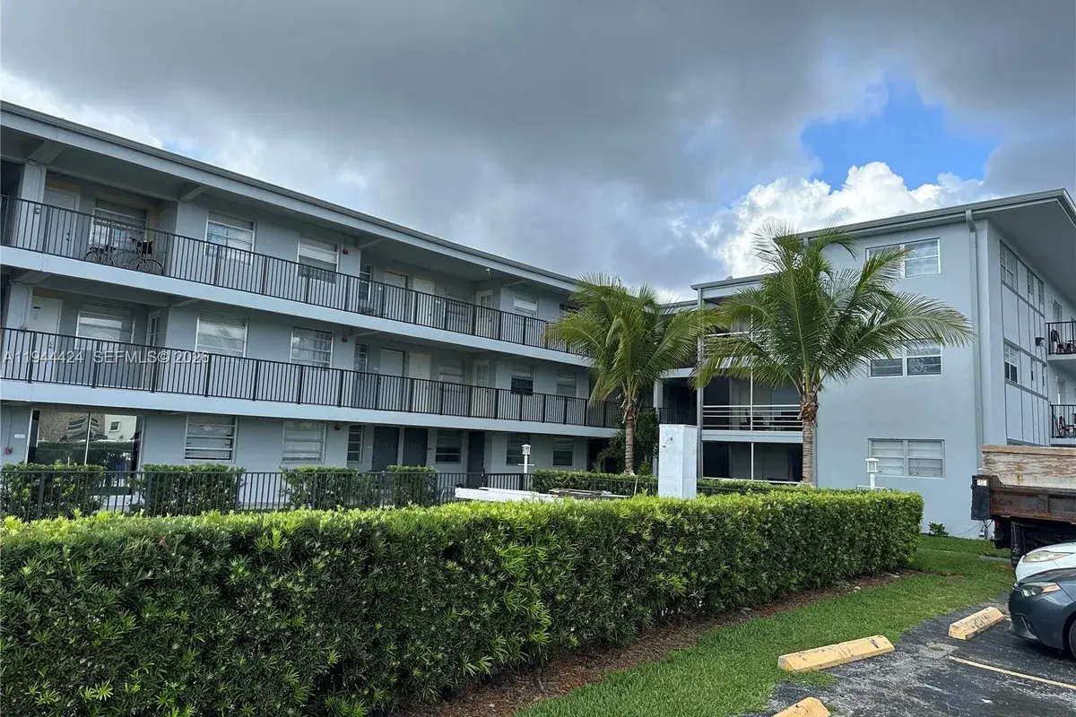 1100 NE 1st Ct # 112, Hallandale Beach FL 33009
