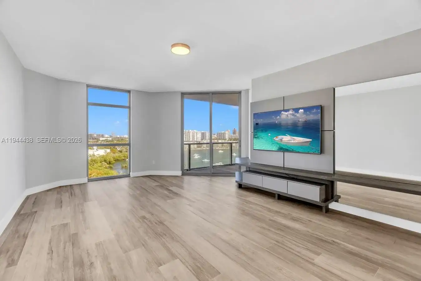 17301 Biscayne Blvd # 1106, North Miami Beach FL 33160 photo 3