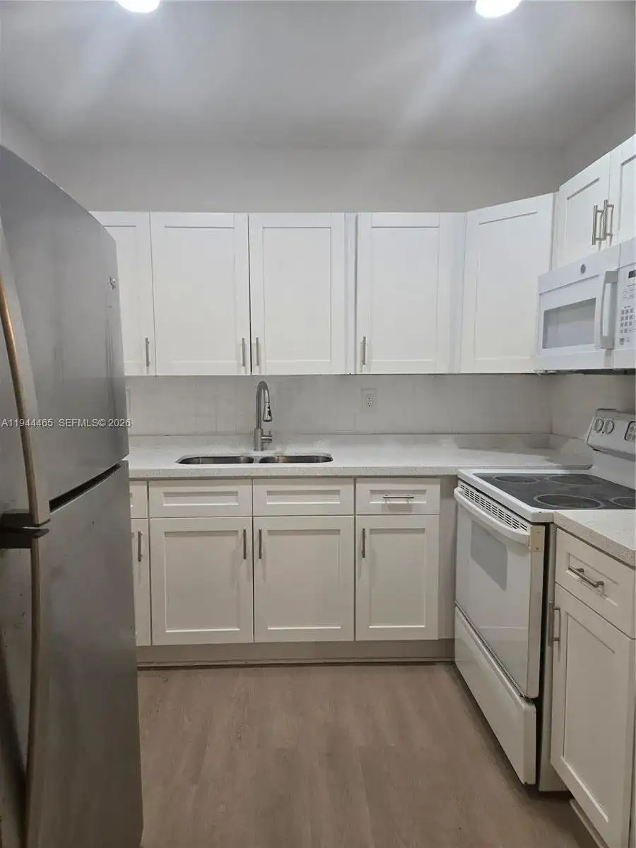 190 SE 12th Ave # 1B, Pompano Beach FL 33060 photo 2