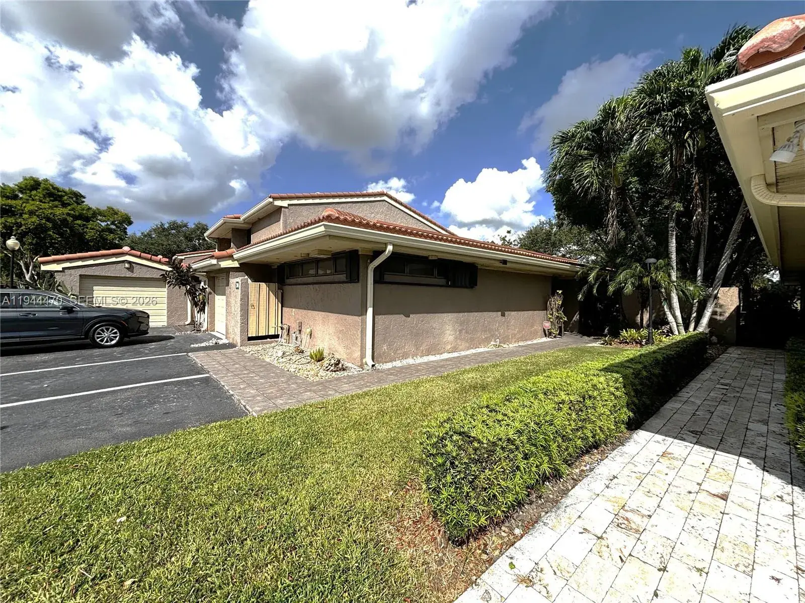 2001 S Saint Andrews Rd # 121, Hollywood FL 33021