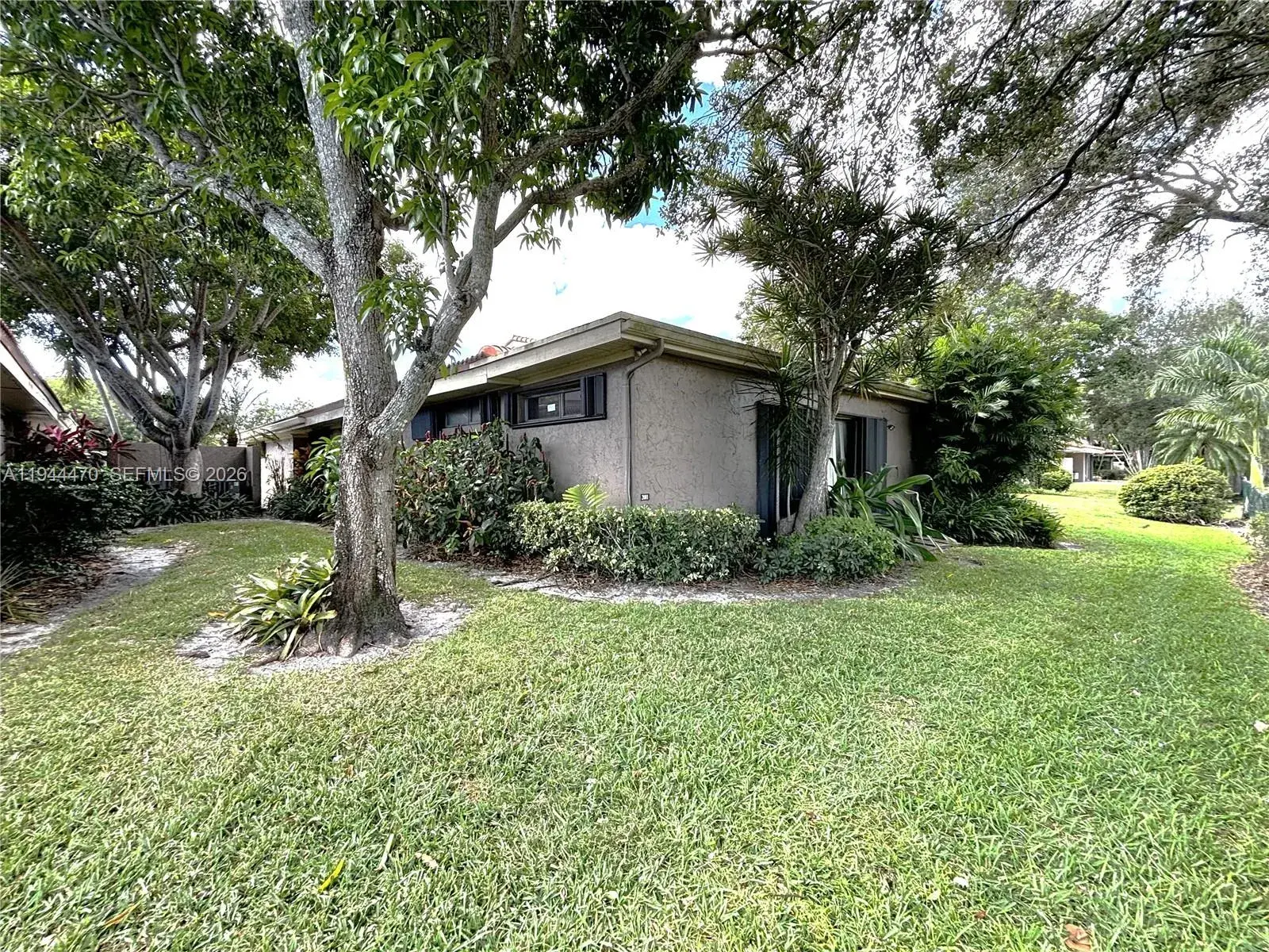 2001 S Saint Andrews Rd # 121, Hollywood FL 33021