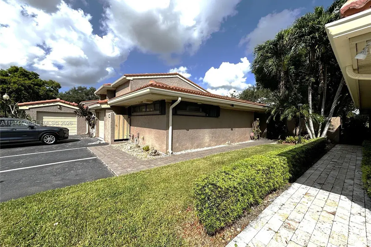 2001 S Saint Andrews Rd # 121, Hollywood FL 33021