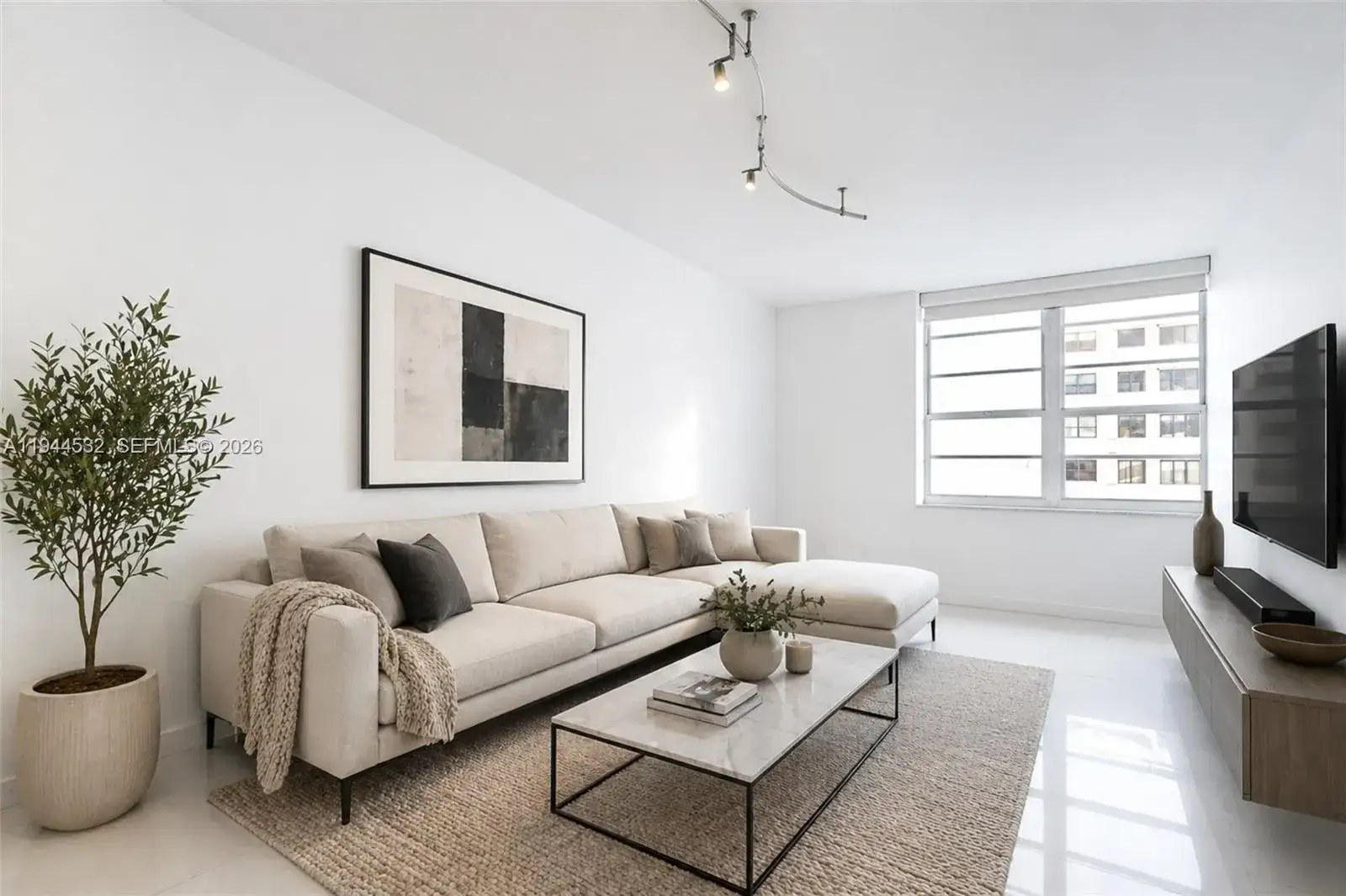1 bath Residential for sale at 100 Lincoln Rd # 501, Miami Beach FL 33139