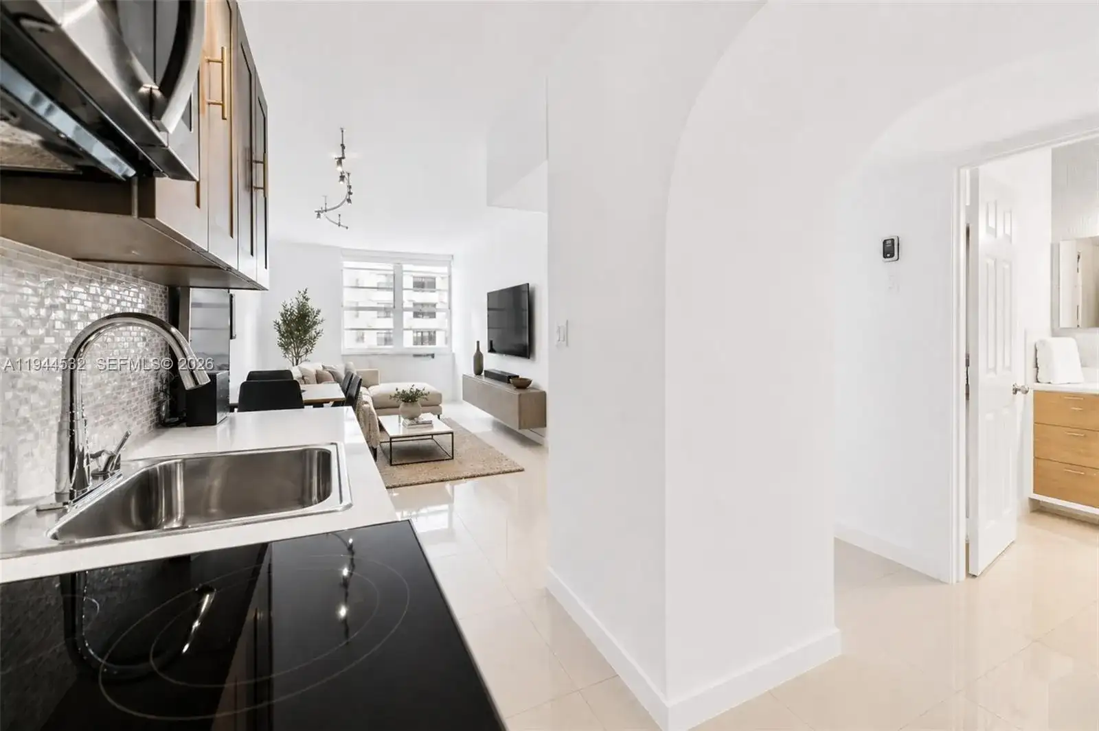 100 Lincoln Rd # 501, Miami Beach FL 33139 photo 2