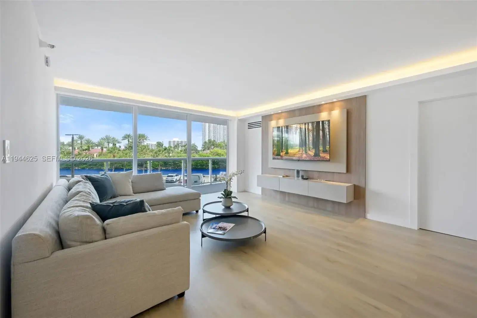 20505 E Country Club Dr # 231, Aventura FL 33180 photo 3