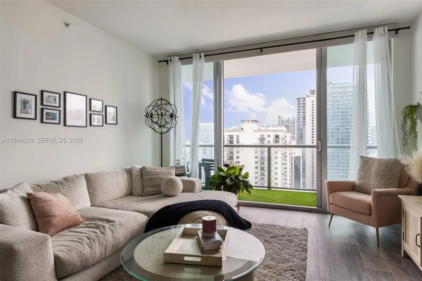 1111 SW 1st Ave, Miami FL 33130 photo 2