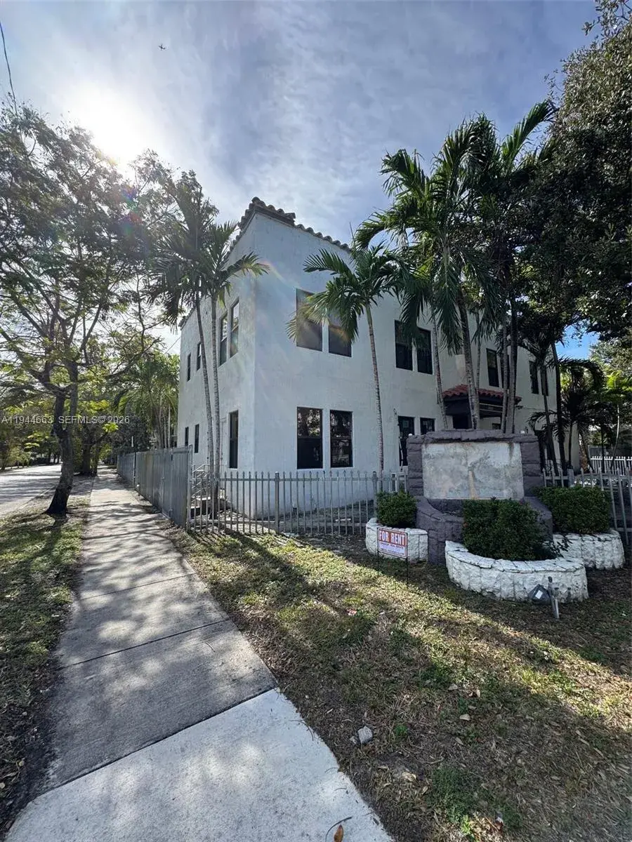 2000 Monroe St # 11, Hollywood FL 33020