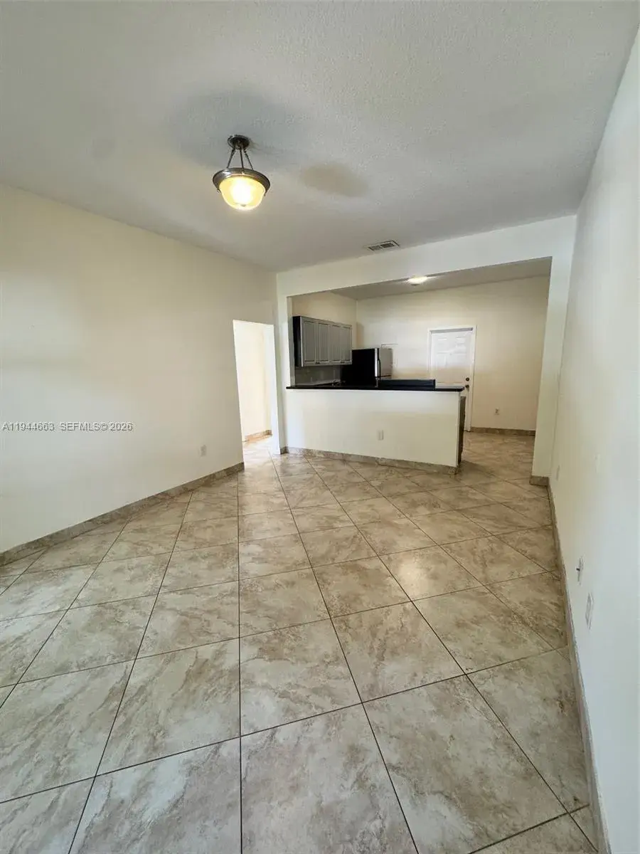 2000 Monroe St # 11, Hollywood FL 33020