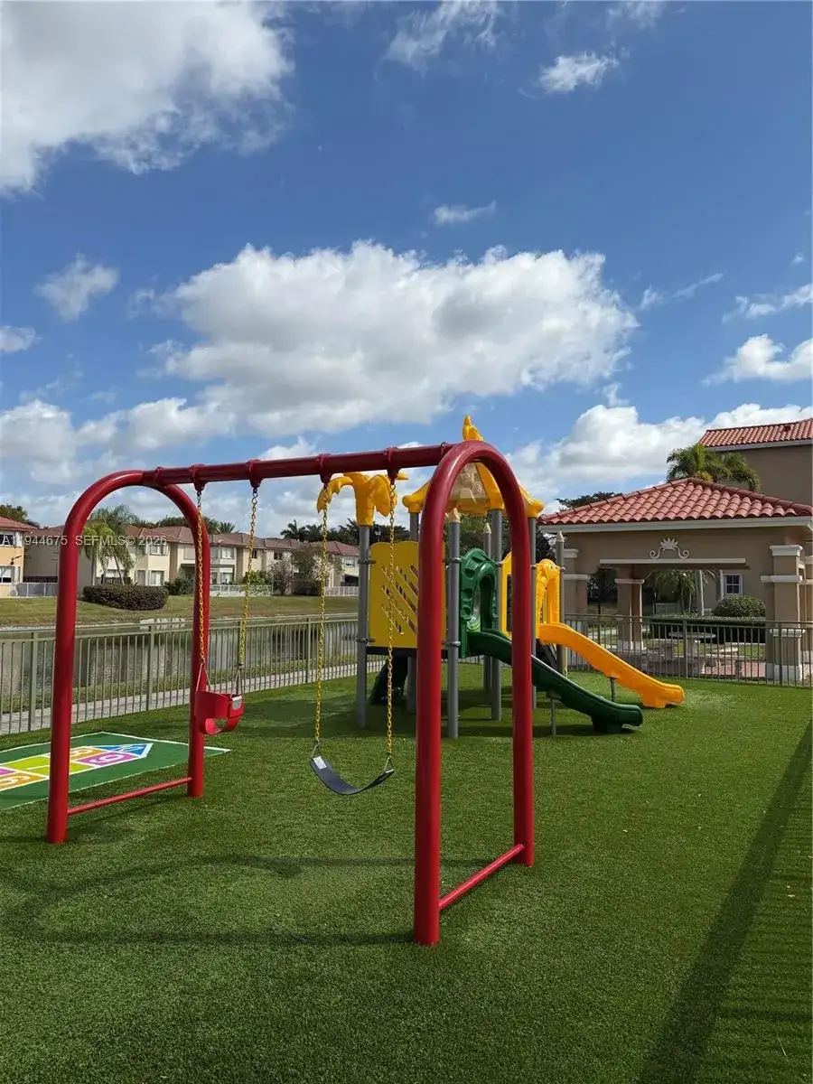 6440 NW 114th Ave # 437, Doral FL 33178 photo 2