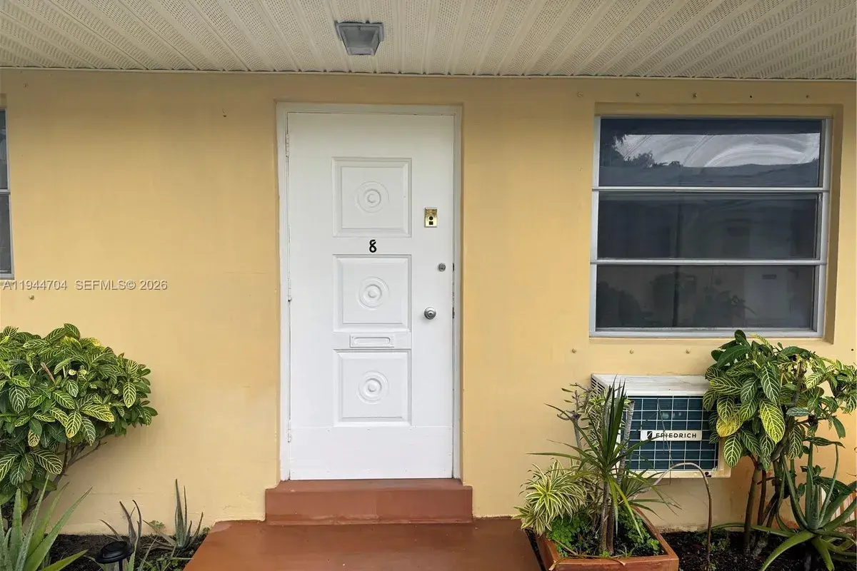 2241 Monroe St # 8, Hollywood FL 33020