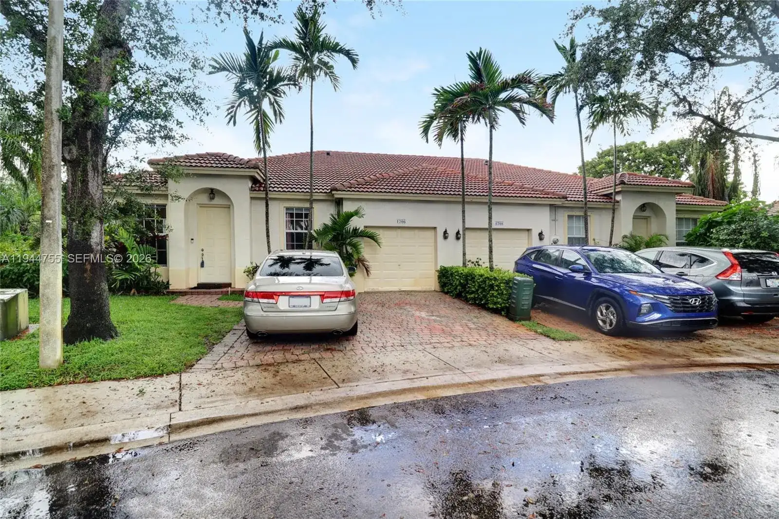 1706 NW 78th Way, Pembroke Pines FL 33024 photo 2