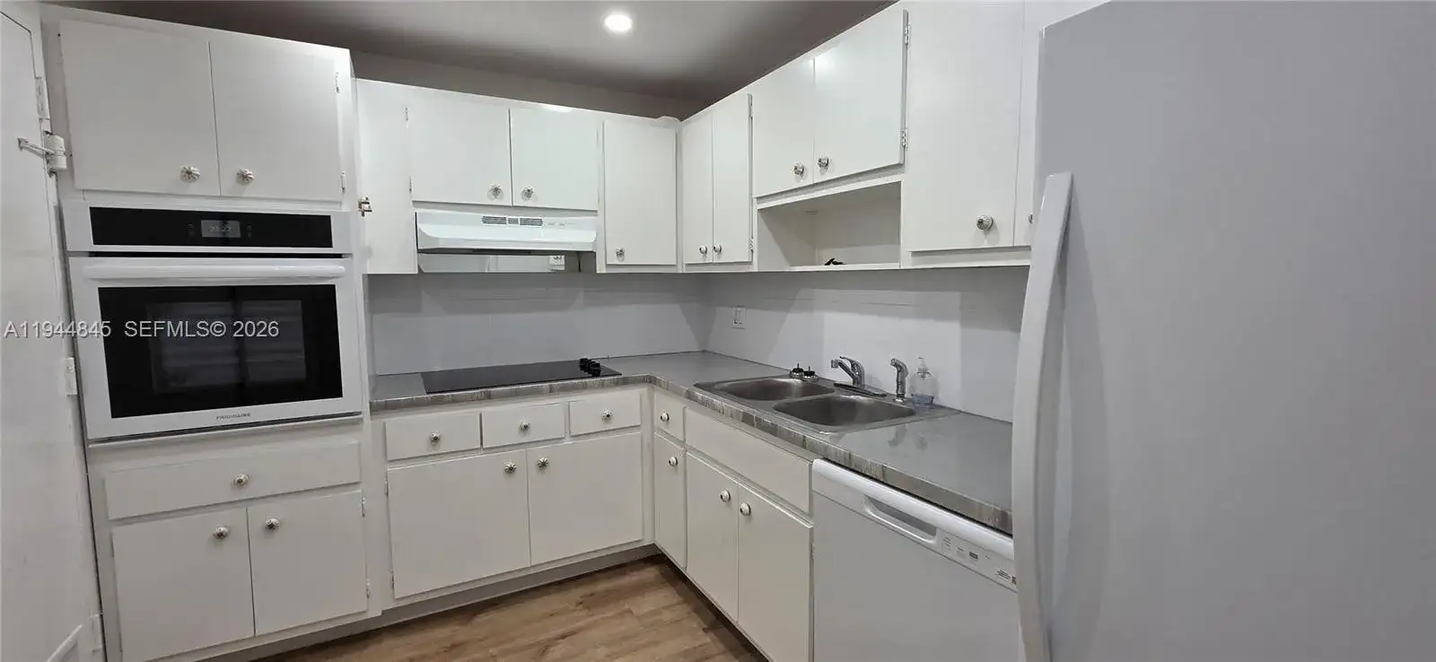 400 Kings Point Dr # 505, Sunny Isles Beach FL 33160 photo 4