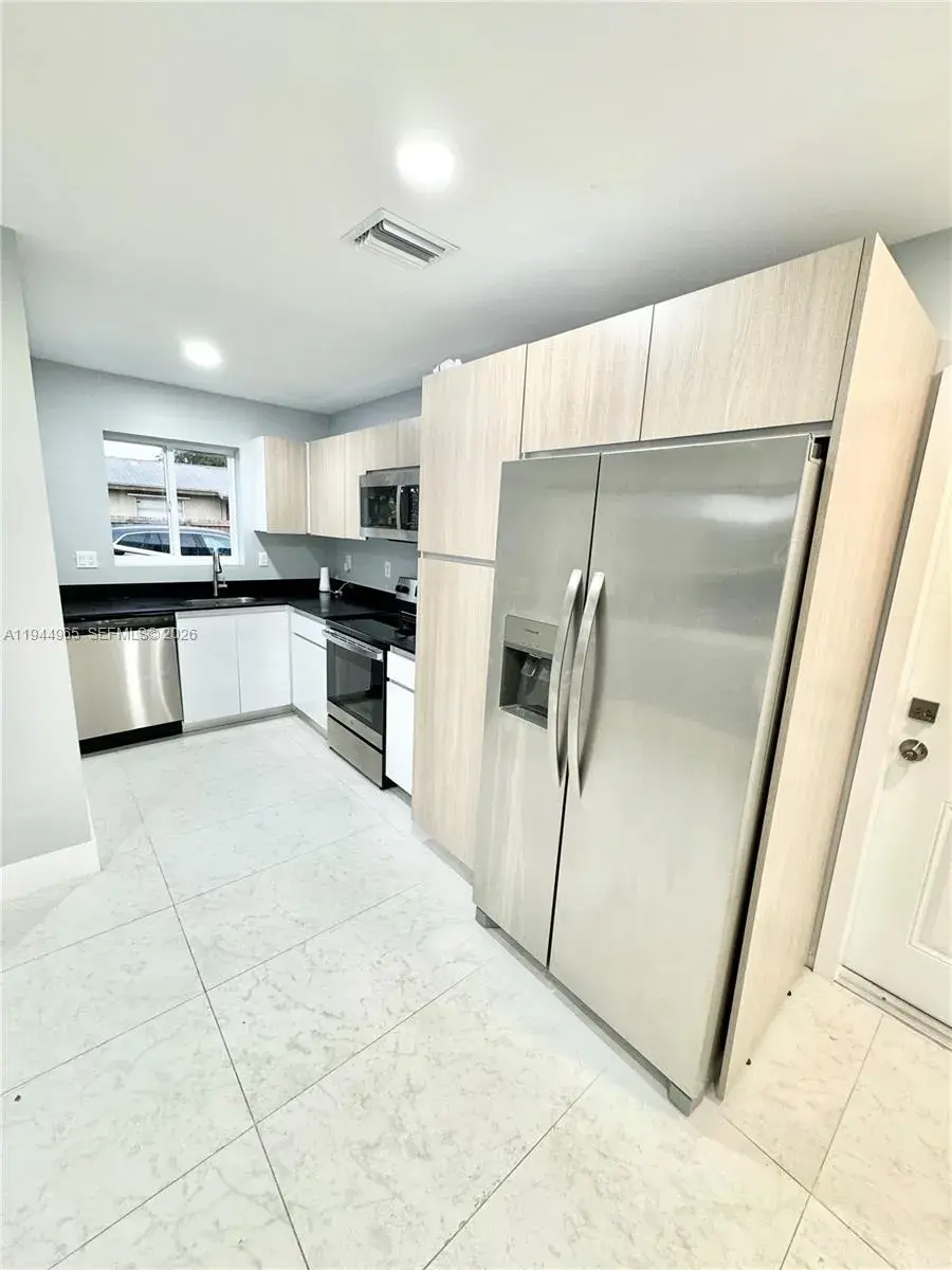 932 NW 2nd St, Fort Lauderdale FL 33311