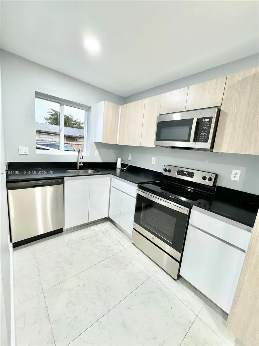 932 NW 2nd St, Fort Lauderdale FL 33311