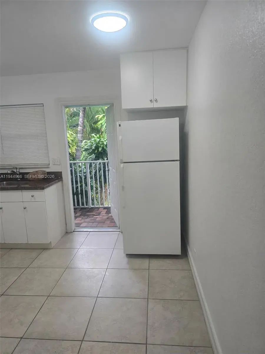 3260 NE 19th AVE Apt 17, Hollywood FL 33306