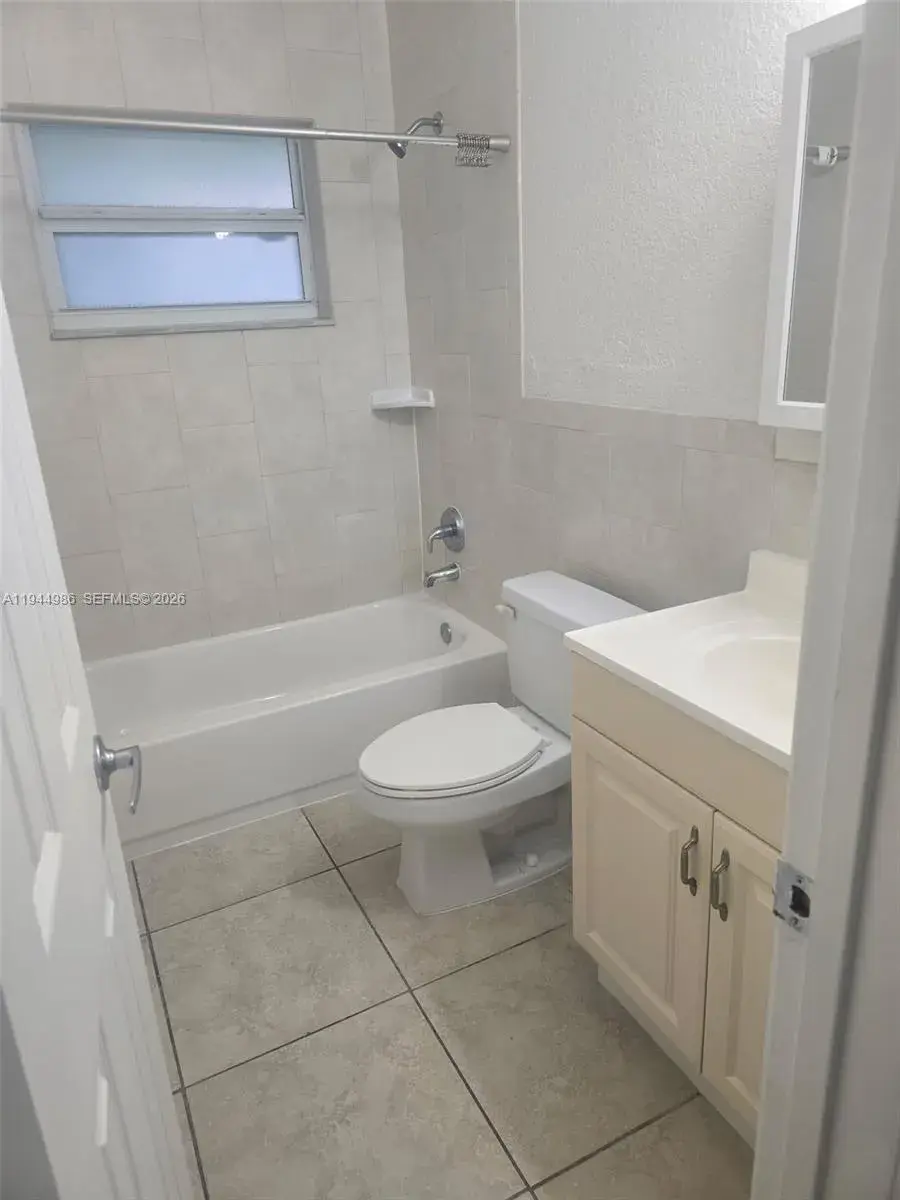3260 NE 19th AVE Apt 17, Hollywood FL 33306