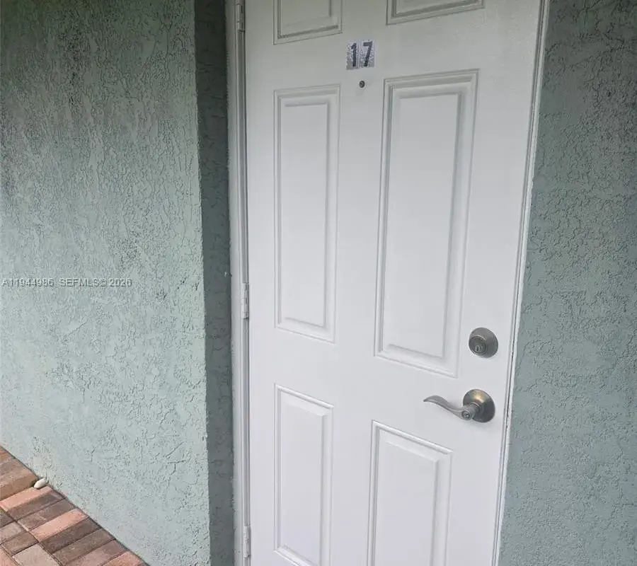 3260 NE 19th AVE Apt 17, Hollywood FL 33306