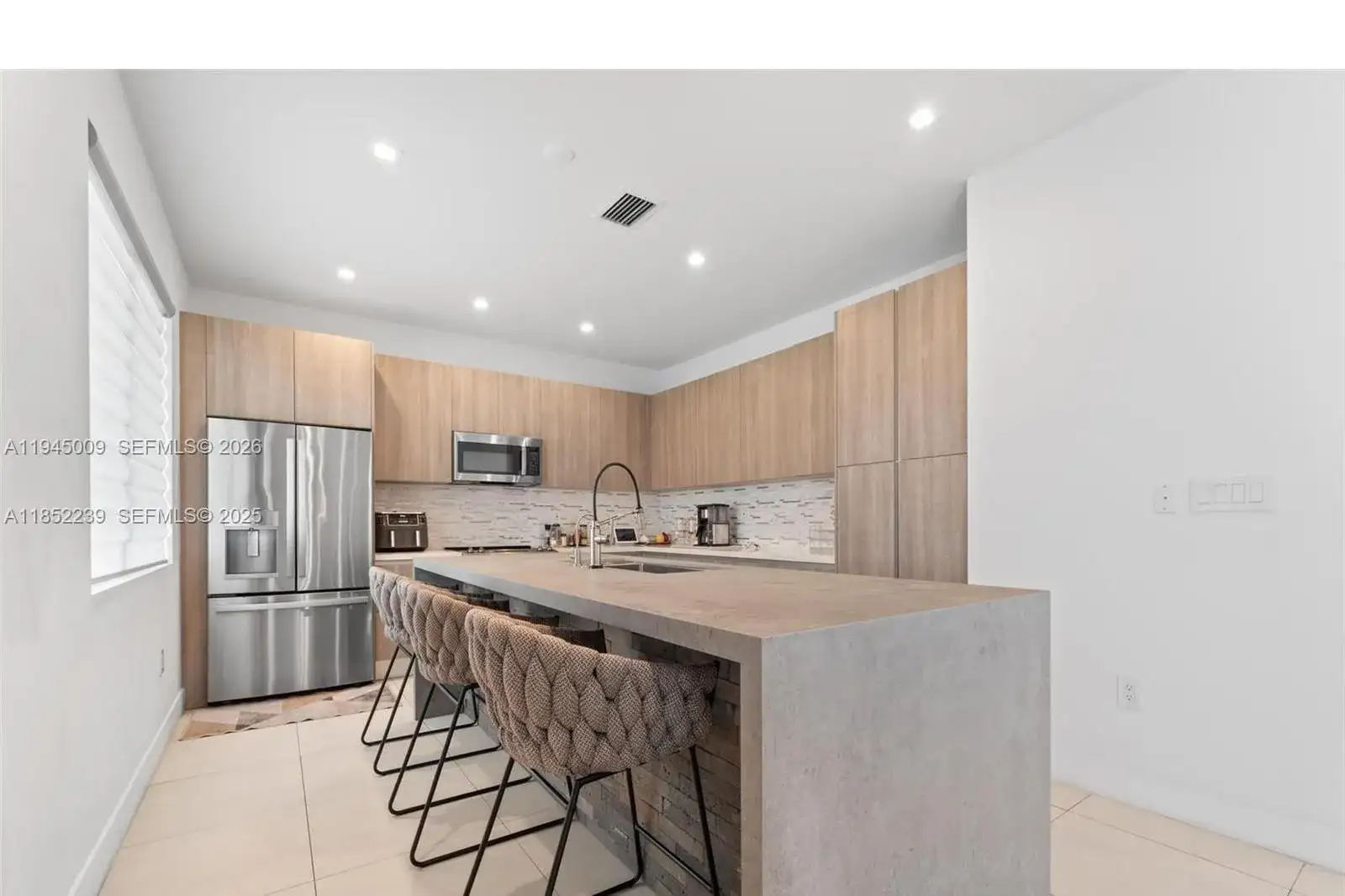 6810 NW 103rd Pl, Doral FL 33178 photo 2