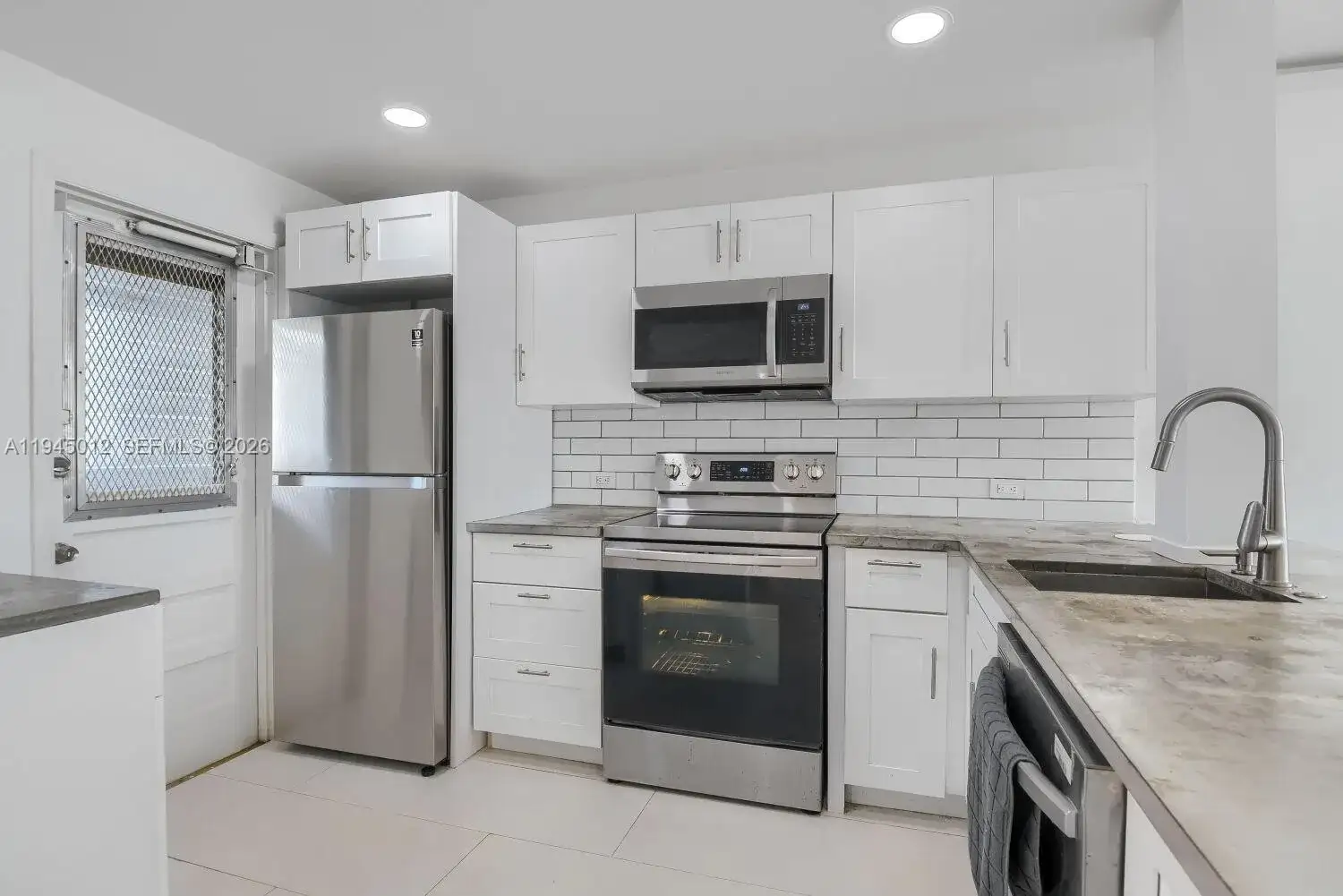 441 NE 195th St # 205, Miami FL 33179 photo 2