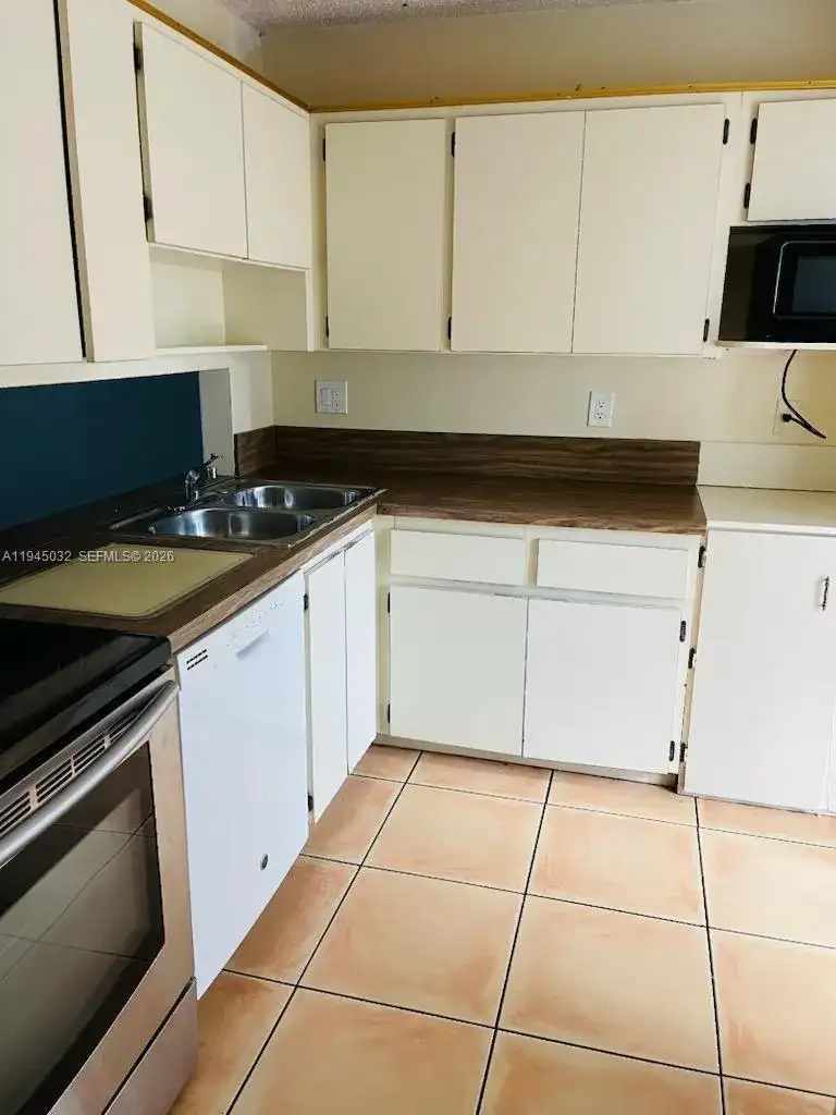 842 Banks Rd, Coconut Creek FL 33063 photo 2