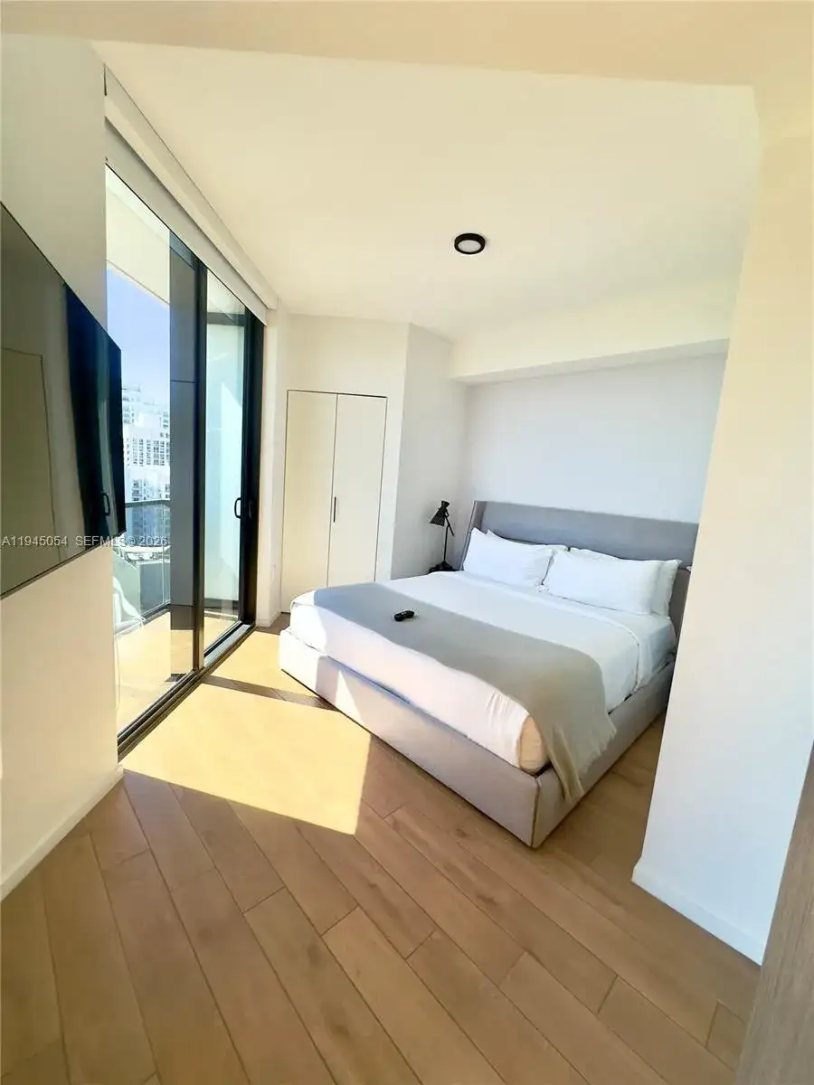 398 NE 5th St # 2114, Miami FL 33132 photo 5